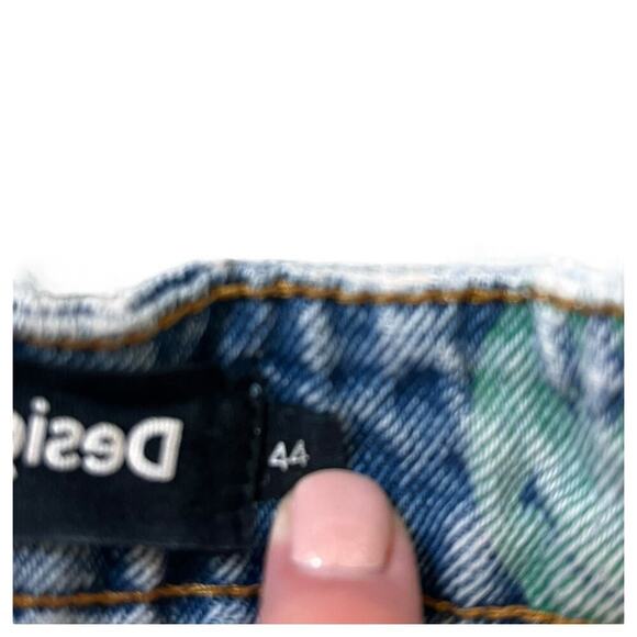Desigual Smiley Denim Jean Shorts Womens 16 US 44 EU Distressed Grunge Skater - Picture 2 of 7